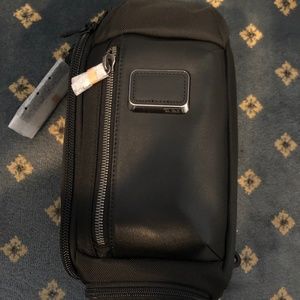 Tumi Kelley Sling